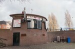 Het oostelijke huisje vanaf de lagere kade.
              <br/>
              Marcel Westhoff, januari 2016